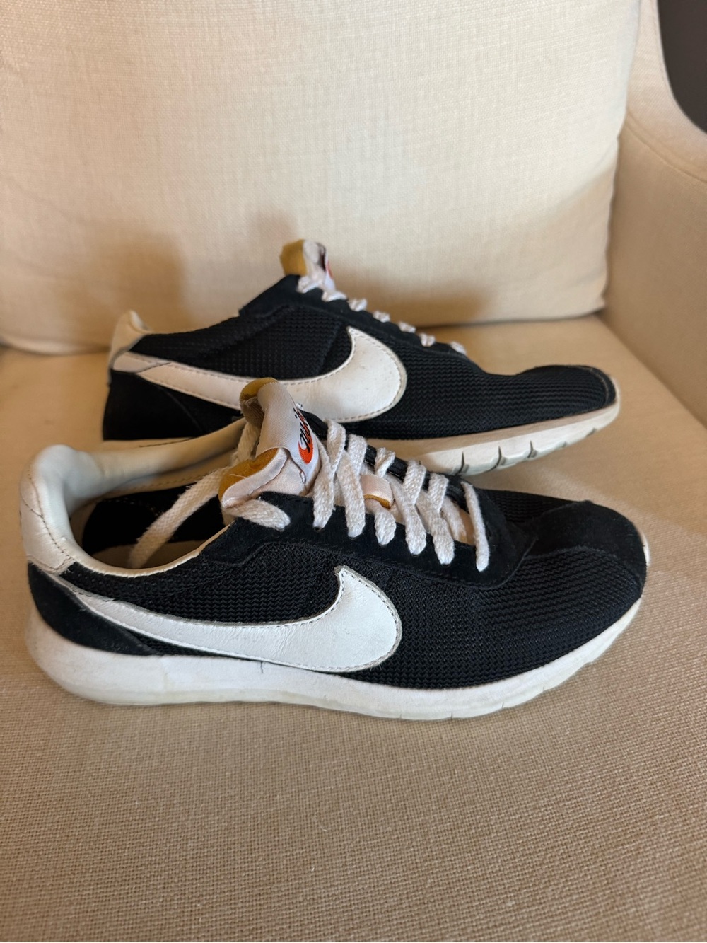 Nike Black & White Women’s Low-Top Sneakers